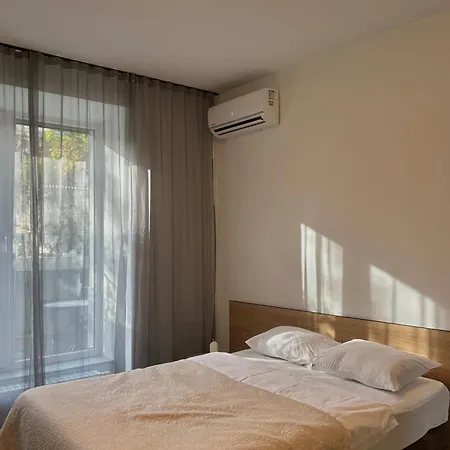 міамо студіо з терасою 3* Львів