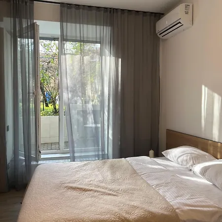 міамо студіо з терасою 3* Львів